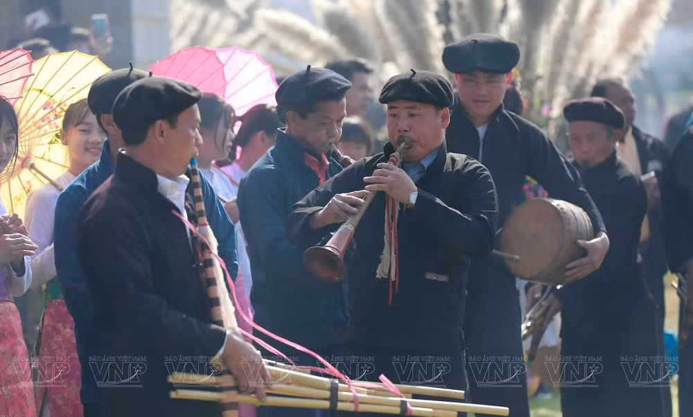 Festividad en honor de colores culturales de las etnias vietnamitas ảnh 3