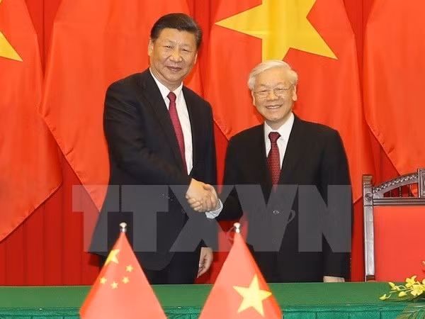Vietnam y China emiten Declaración conjunta sobre asociación de cooperación estratégica integral ảnh 1