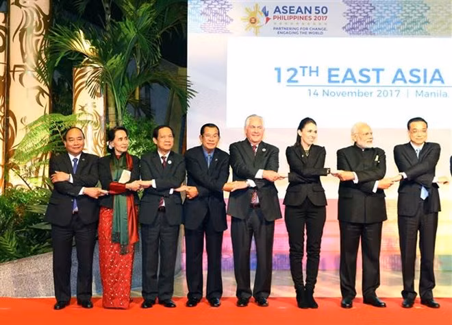 Vietnam subraya necesidad de aumentar diálogos y cooperación práctica en Asia Oriental ảnh 1