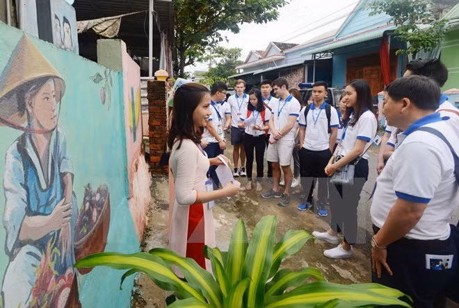 Recorrido por provincia vietnamita causa grata impresión en delegados juveniles del APEC 2017 ảnh 1 Recorrido por provincia vietnamita causa grata impresión en delegados juveniles del APEC 2017 ảnh 1