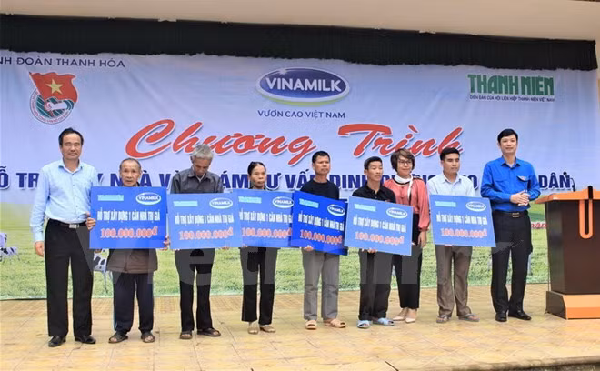 Vinamilk realiza donaciones a pobladores afectados por inundaciones ảnh 1 Vinamilk realiza donaciones a pobladores afectados por inundaciones ảnh 1
