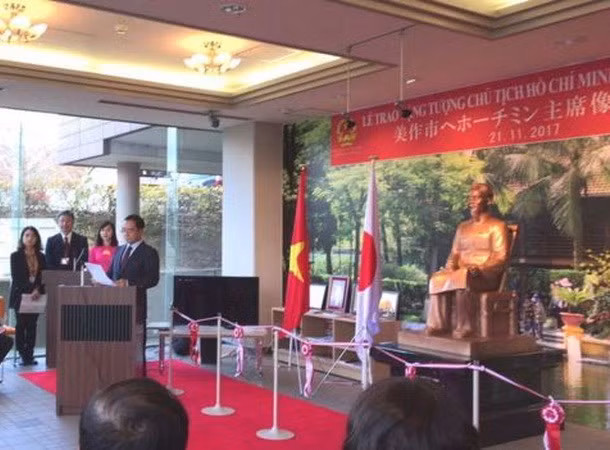 Inauguran en Japón estatua en homenaje al presidente Ho Chi Minh ảnh 1