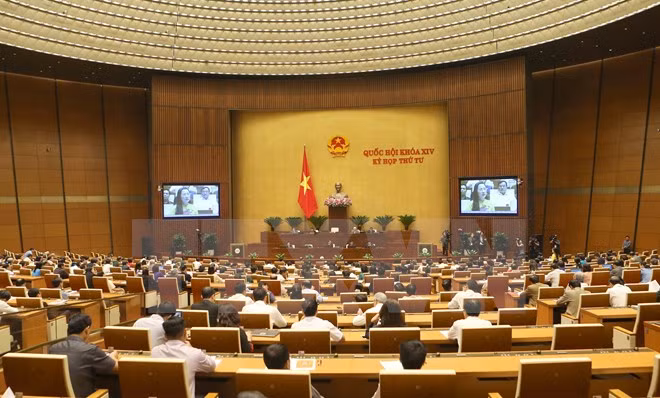 Parlamento vietnamita continúa debates sobre asuntos socioeconómicos ảnh 1