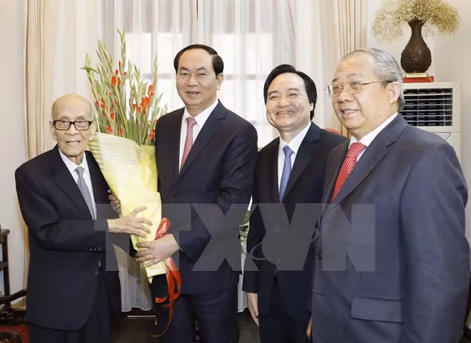 Presidente de Vietnam felicita a veteranos profesores en Día Nacional del Maestro ảnh 1