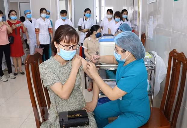 Prensa internacional alaba logros de Vietnam en lucha contra COVID-19 ảnh 1