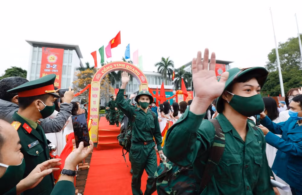 Miles de jóvenes hanoyenses se alistan al ejército ảnh 1 Miles de jóvenes hanoyenses se alistan al ejército ảnh 1