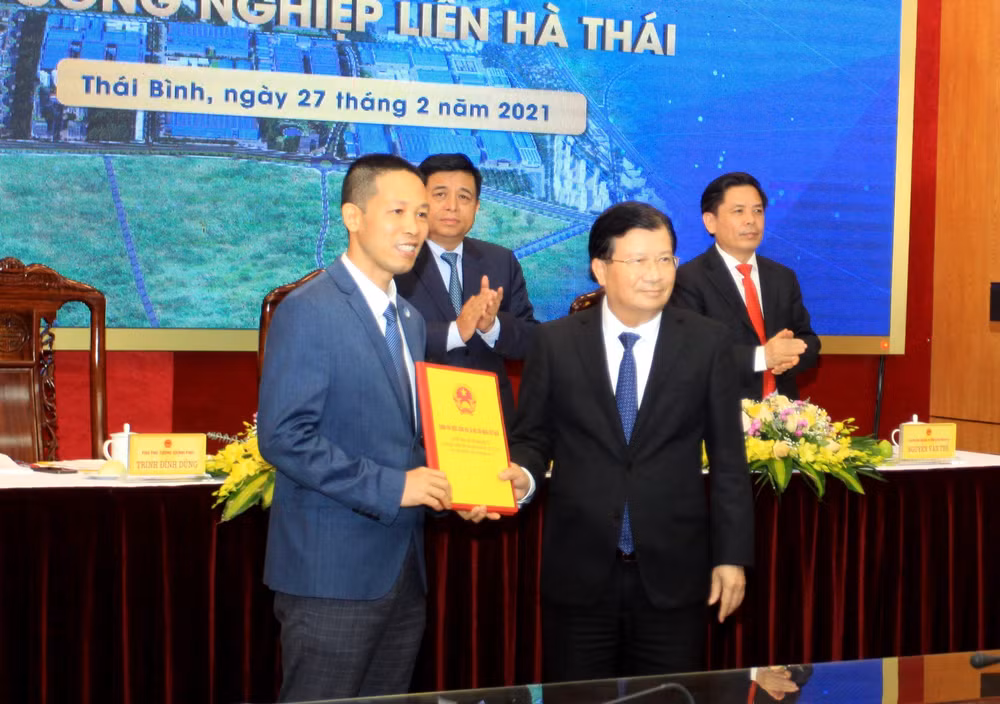 Vicepremier pide crear condiciones para atraer proyectos en zona industrial en Thai Binh ảnh 2