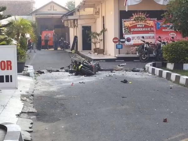 Indonesia: Ataque suicida en estación policial ảnh 1 Indonesia: Ataque suicida en estación policial ảnh 1