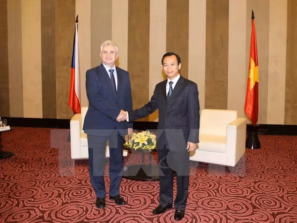 Concede Vietnam gran importancia a nexos con República Checa ảnh 1
