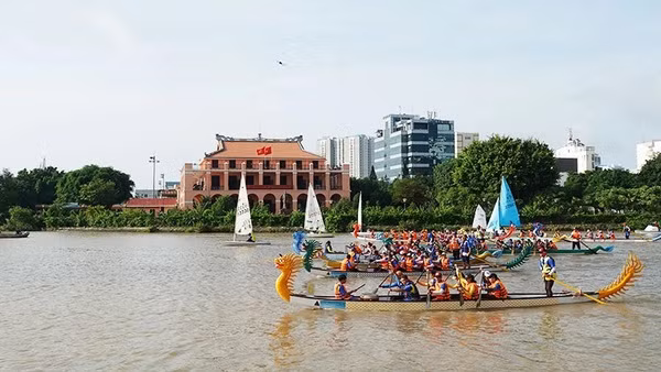 Explota Ciudad Ho Chi Minh potencial de turismo fluvial ảnh 2