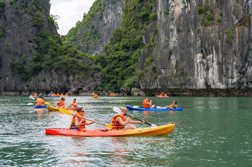 Bahía de Ha Long nombrada entre 51 lugares más hermosos del mundo ảnh 2
