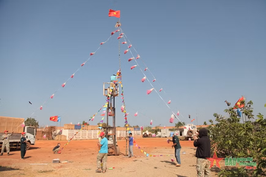 Cascos azules presentan cultura tradicional del Tet vietnamita a Sudán del Sur ảnh 1