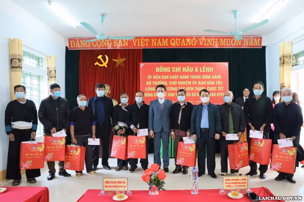 Felicitan a las etnias minoritas en la provincia vietnamita de Lai Chau en ocasión del Tet ảnh 1