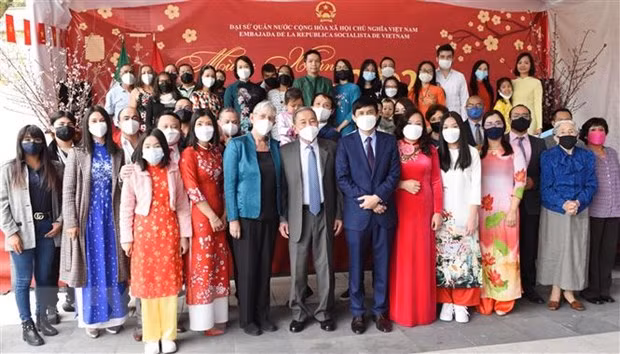 Comunidad vietnamita en ultramar festeja el Año Nuevo Lunar 2022 ảnh 2 Comunidad vietnamita en ultramar festeja el Año Nuevo Lunar 2022 ảnh 2