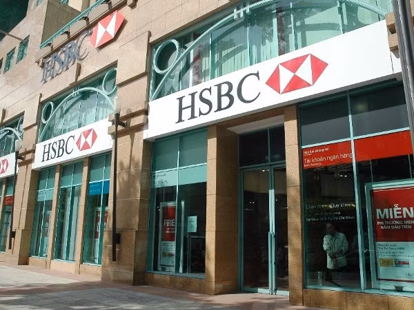 Primer banco en Vietnam estrena tarjetas de pago hechas con plástico reciclable ảnh 1