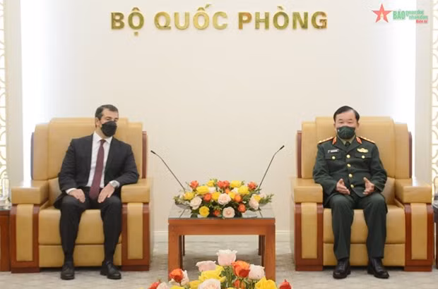 Vietnam y Azerbaiyán acuerdan mejorar lazos de defensa ảnh 1