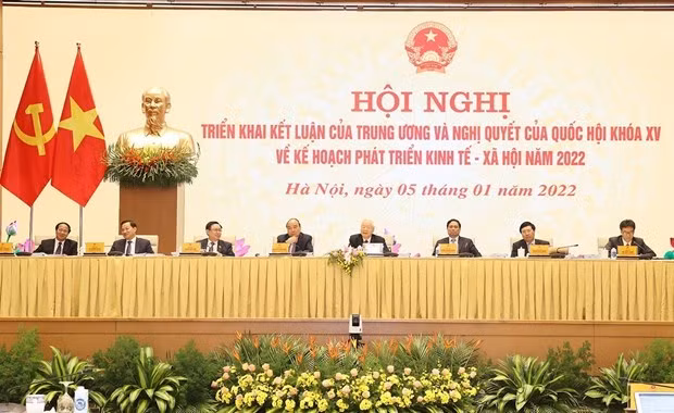 Premier de Vietnam aboga por solidaridad, adaptación, recuperación y desarrollo en 2022 ảnh 1