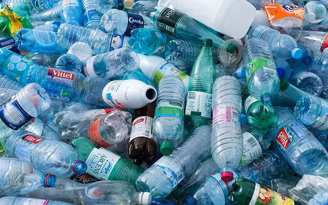 Efectúan en Hanoi exposición sobre reducción de residuos plásticos ảnh 1