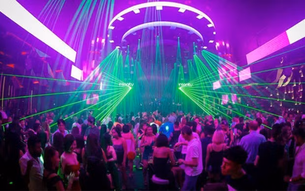 Ciudad Ho Chi Minh permite reapertura de discotecas y bares a partir del 10 de enero ảnh 1