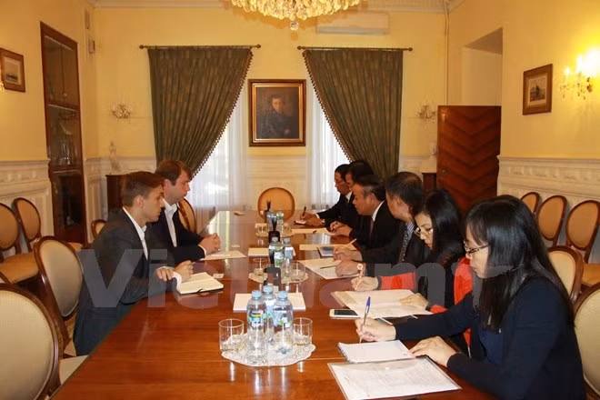 Visita de trabajo a Rusia de delegación de Partido Comunista de Vietnam ảnh 1