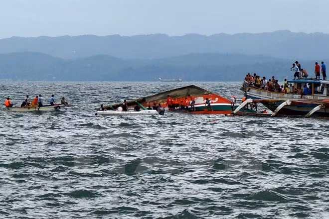 Suman 15 los cadáveres encontrados tras naufragio en Indonesia ảnh 1