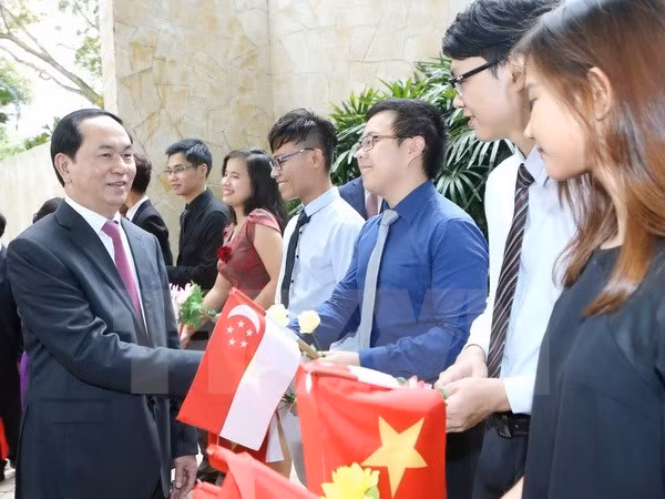 Presidente de Vietnam culmina primer día de actividades en visita estatal a Singapur ảnh 1