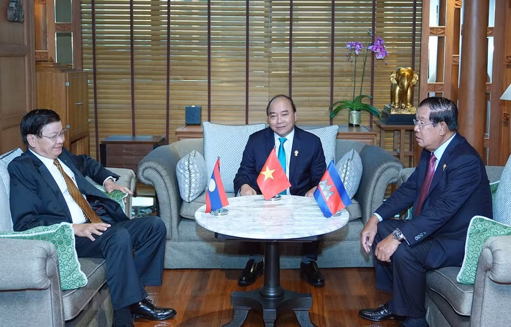 Premier vietnamita se entrevista con sus pares de Laos y Camboya ảnh 1