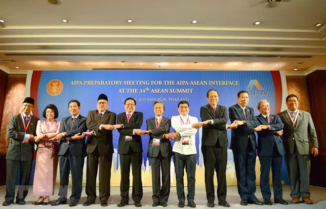 Vietnam asiste a reunión de líderes de AIPA-ASEAN ảnh 1