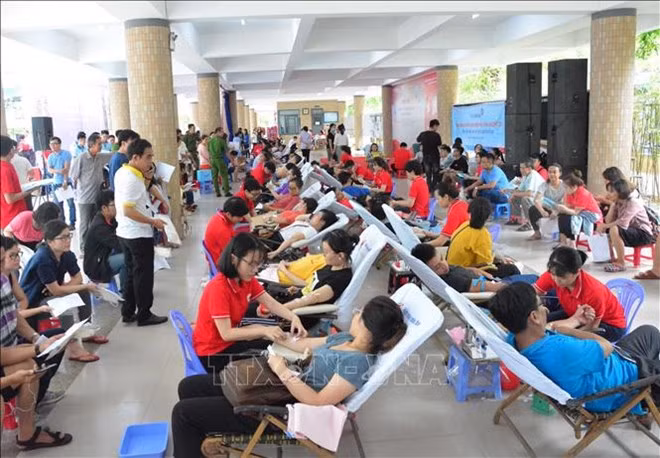 Donan más de mil 500 unidades de sangre durante campaña voluntaria en Vietnam ảnh 1 Donan más de mil 500 unidades de sangre durante campaña voluntaria en Vietnam ảnh 1