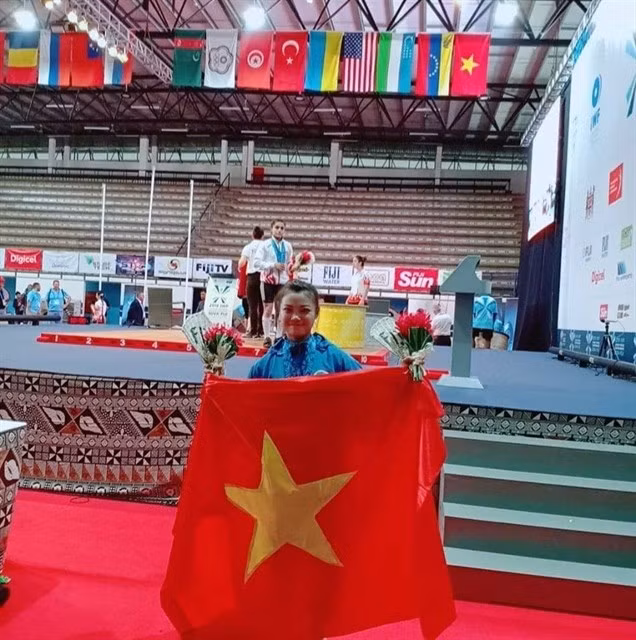 Obtienen pesistas vietnamitas tres medallas de oro en campeonato mundial juvenil ảnh 1