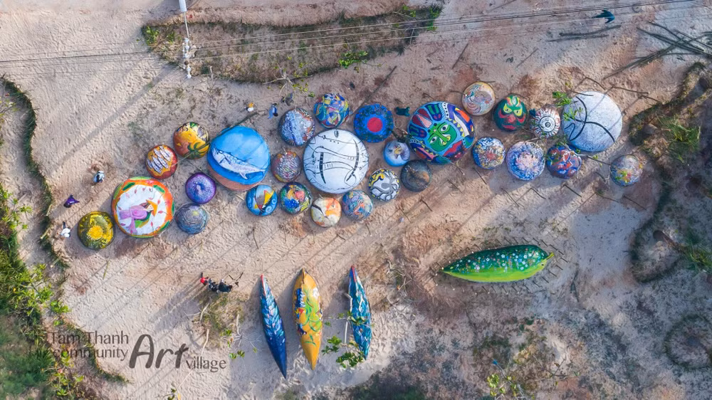 Despierta atención de turistas en Vietnam novedosa exhibición de barcas circulares ảnh 2