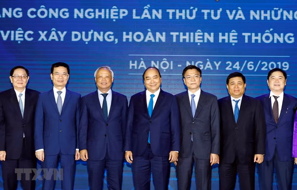 Insta premier de Vietnam a perfeccionar marco legal en medio de la revolución industrial ảnh 1