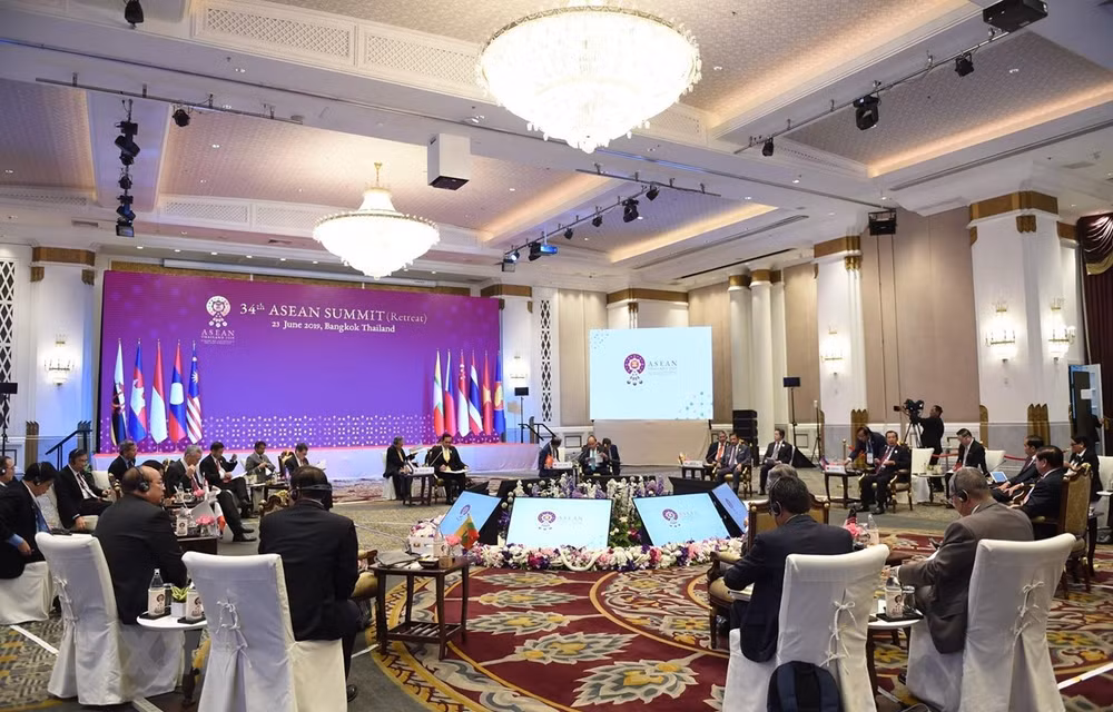 Concluye premier vietnamita sus actividades en Cumbre de ASEAN en Tailandia ảnh 1
