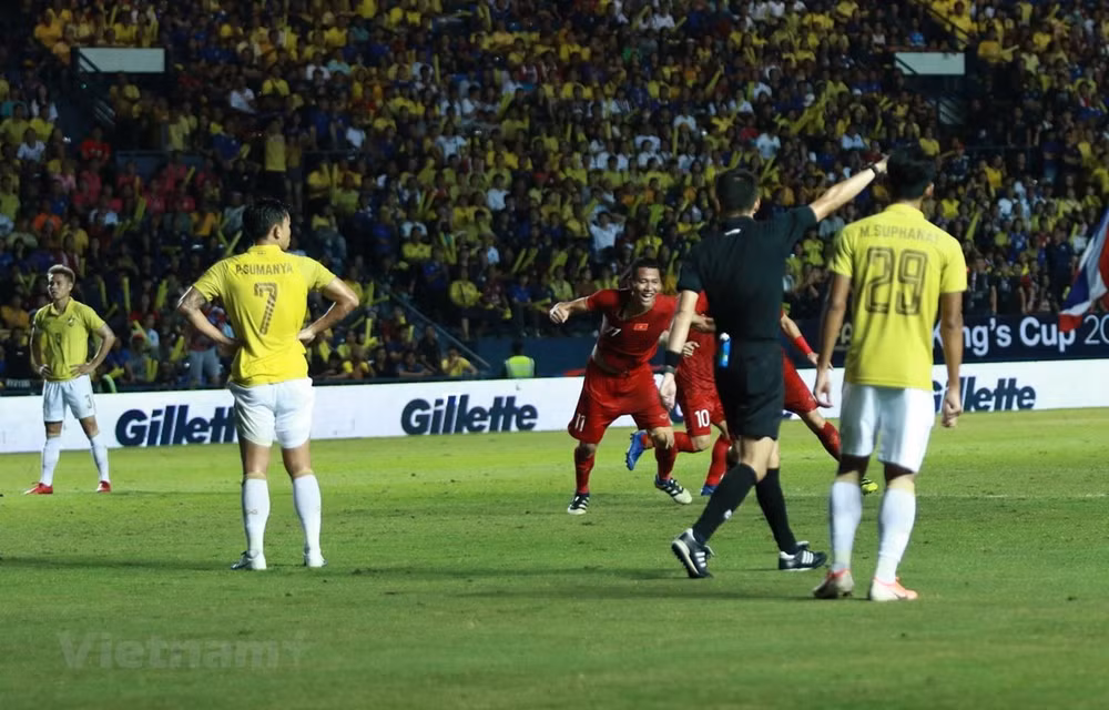 Vietnam derrota a Tailandia y avanza a la final de Copa del Rey ảnh 1 Vietnam derrota a Tailandia y avanza a la final de Copa del Rey ảnh 1