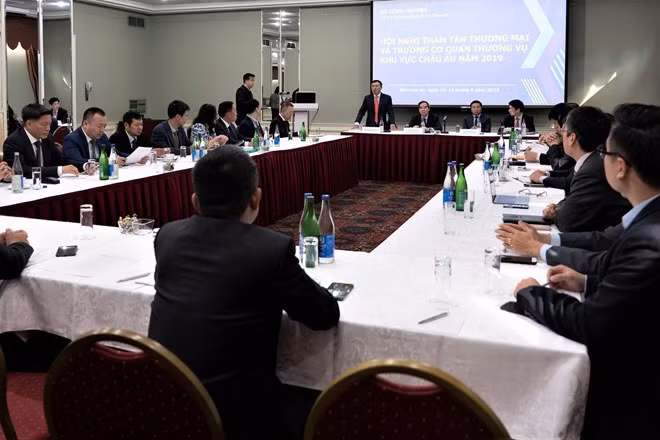 Efectúan Conferencia de Consejeros Comerciales de Vietnam en Europa ảnh 1