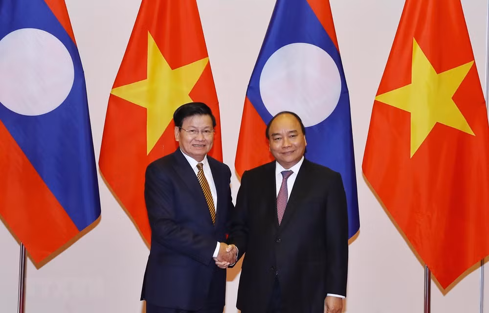 Premier vietnamita recibe a su homólogo laosiano ảnh 1