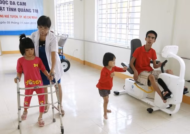 Apoya EE.UU. a Vietnam en atención a niños con parálisis cerebral ảnh 1