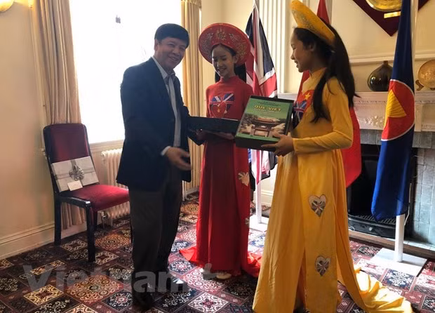 Aspiran vietnamitas residentes en Reino Unido a contribuir al desarrollo de su patria ảnh 1