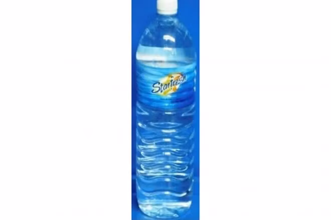 Retiran de los mercados en Singapur agua embotellada importada de Malasia ảnh 1 Retiran de los mercados en Singapur agua embotellada importada de Malasia ảnh 1