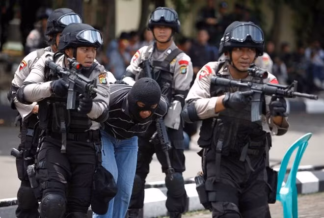 Policía indonesia arresta a tres sospechosos vinculados con el Estado Islámico ảnh 1