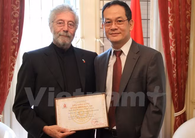 Vietnam honra a arquitecto argentino por su ayuda a víctimas del Agente Naranja ảnh 1