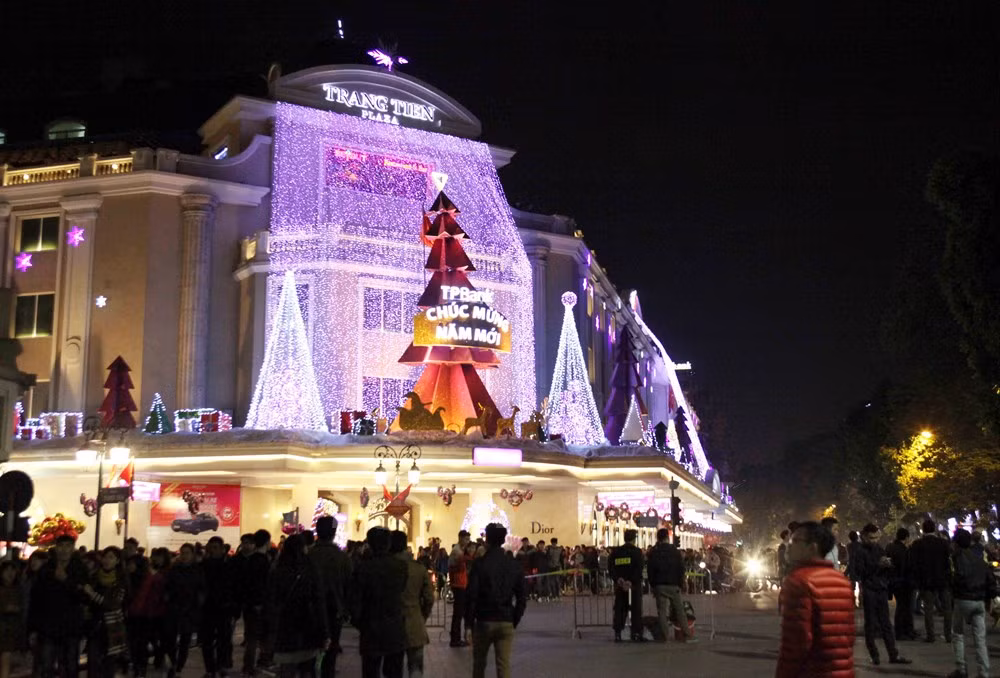 Vietnam recibe al año 2016 con fiestas de música, danza y luces ảnh 1