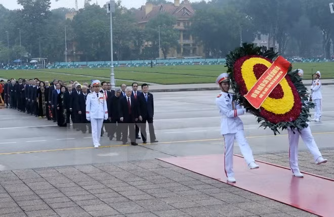 Rinden tributo a Ho Chi Minh con motivo de aniversario de primeras elecciones ảnh 1