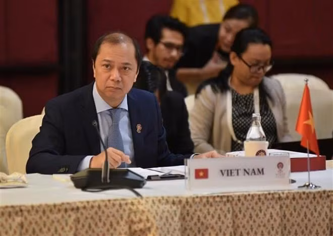 Vietnam asiste a reuniones de ASEAN y sus socios en Tailandia ảnh 1