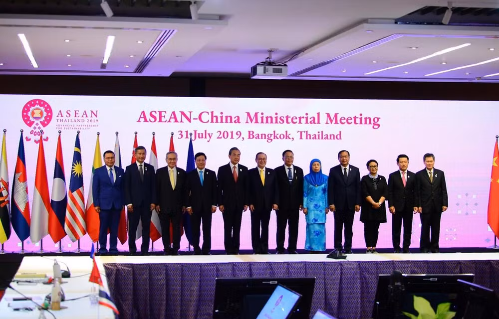 Ministros de Relaciones Exteriores de ASEAN y China se reúnen en Bangkok ảnh 1 Ministros de Relaciones Exteriores de ASEAN y China se reúnen en Bangkok ảnh 1