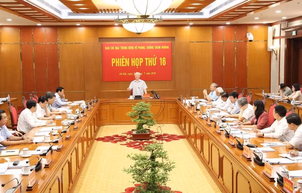 Vietnam se compromete a seguir con firmeza lucha anticorrupción ảnh 1