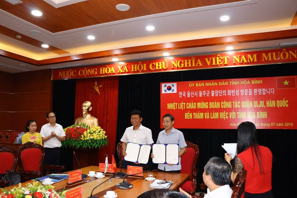 Firman acuerdo de cooperación localidades de Vietnam y Corea del Sur ảnh 1