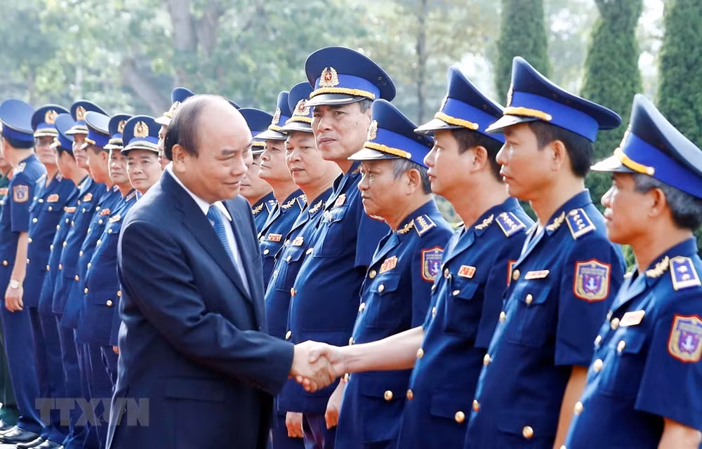 Insta primer ministro vietnamita a la policía marítima a reforzar lucha contra la delincuencia ảnh 1 Insta primer ministro vietnamita a la policía marítima a reforzar lucha contra la delincuencia ảnh 1