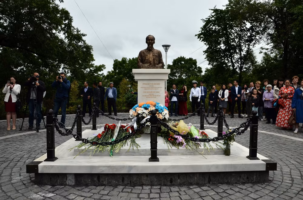 Presentan en ciudad rusa monumento del Presidente Ho Chi Minh ảnh 1 Presentan en ciudad rusa monumento del Presidente Ho Chi Minh ảnh 1