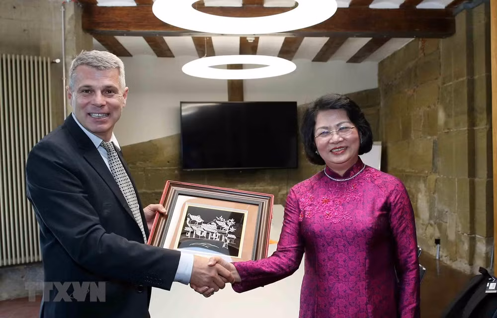 Aboga vicepresidenta de Vietnam por impulso de nexos con Berna ảnh 1